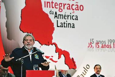 Lula é um dos fundadores do Foro de São Paulo Reunião dos comunistas da América Latina, que contou em várias edições com participação de representantes das FARC