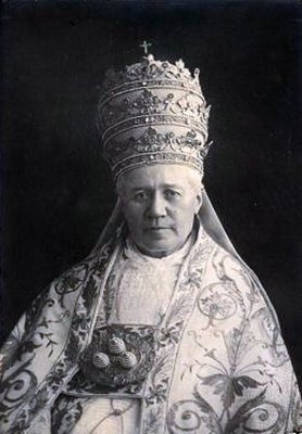 Papa São Pio X, Em 4 de agosto de 1903, o Cardeal Giuseppe Sarto foi eleito para o Sumo Pontificado, como sucessor de São Pedro, sendo coroado a 9 do mesmo mês.